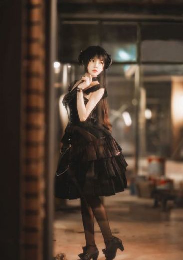 女仆乖乖趴下脱内衣内裤-双语中字电影无删减版