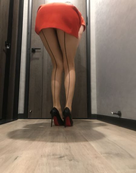 主人起床尿进奴喉咙里h-连载免费高清视频